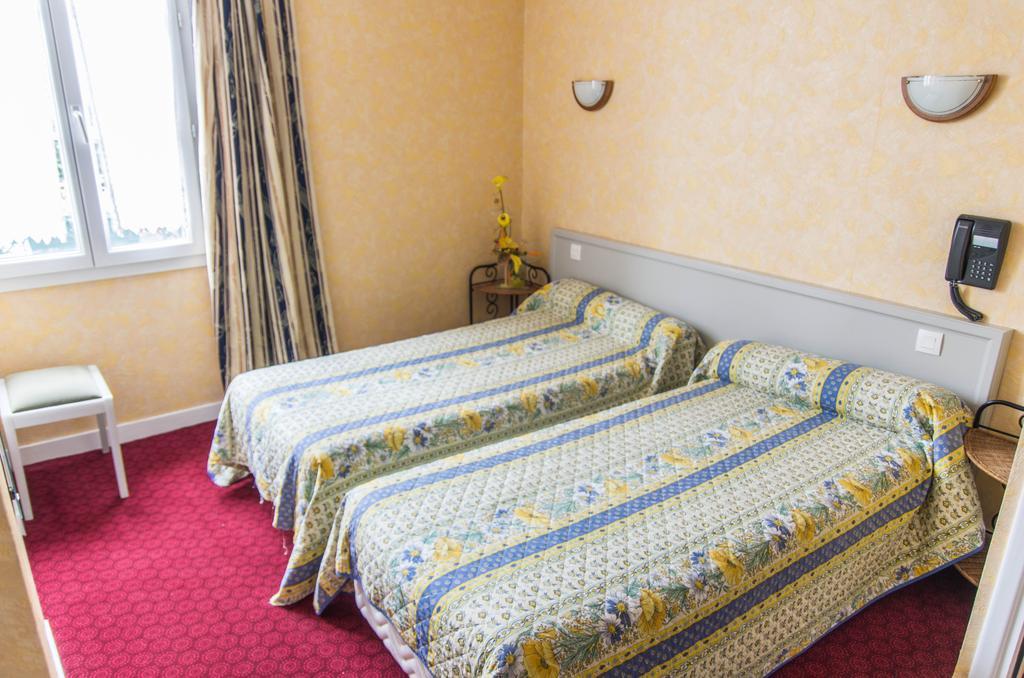 Hotel De La Gare Dol-de-Bretagne Exteriör bild
