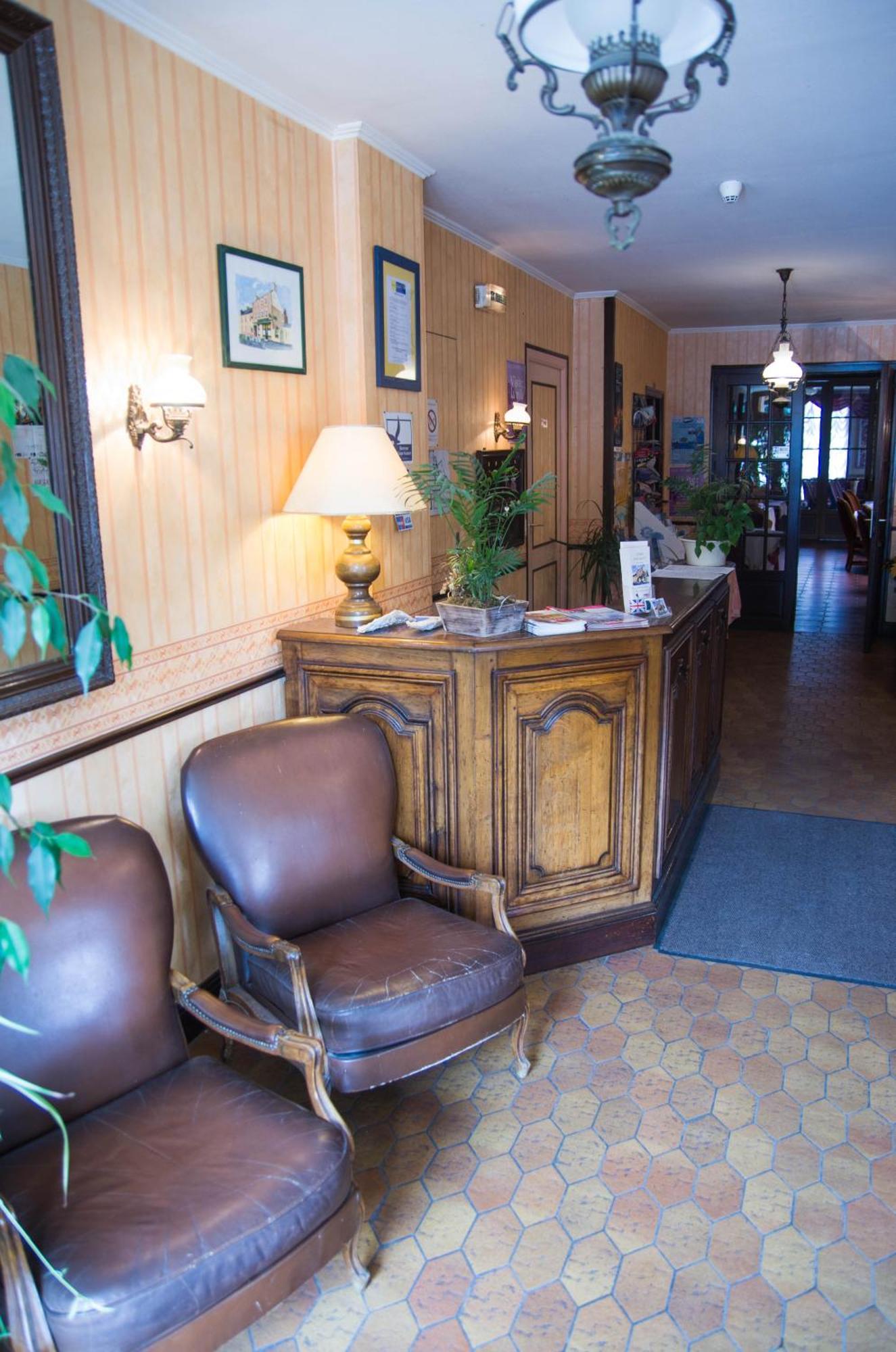Hotel De La Gare Dol-de-Bretagne Exteriör bild