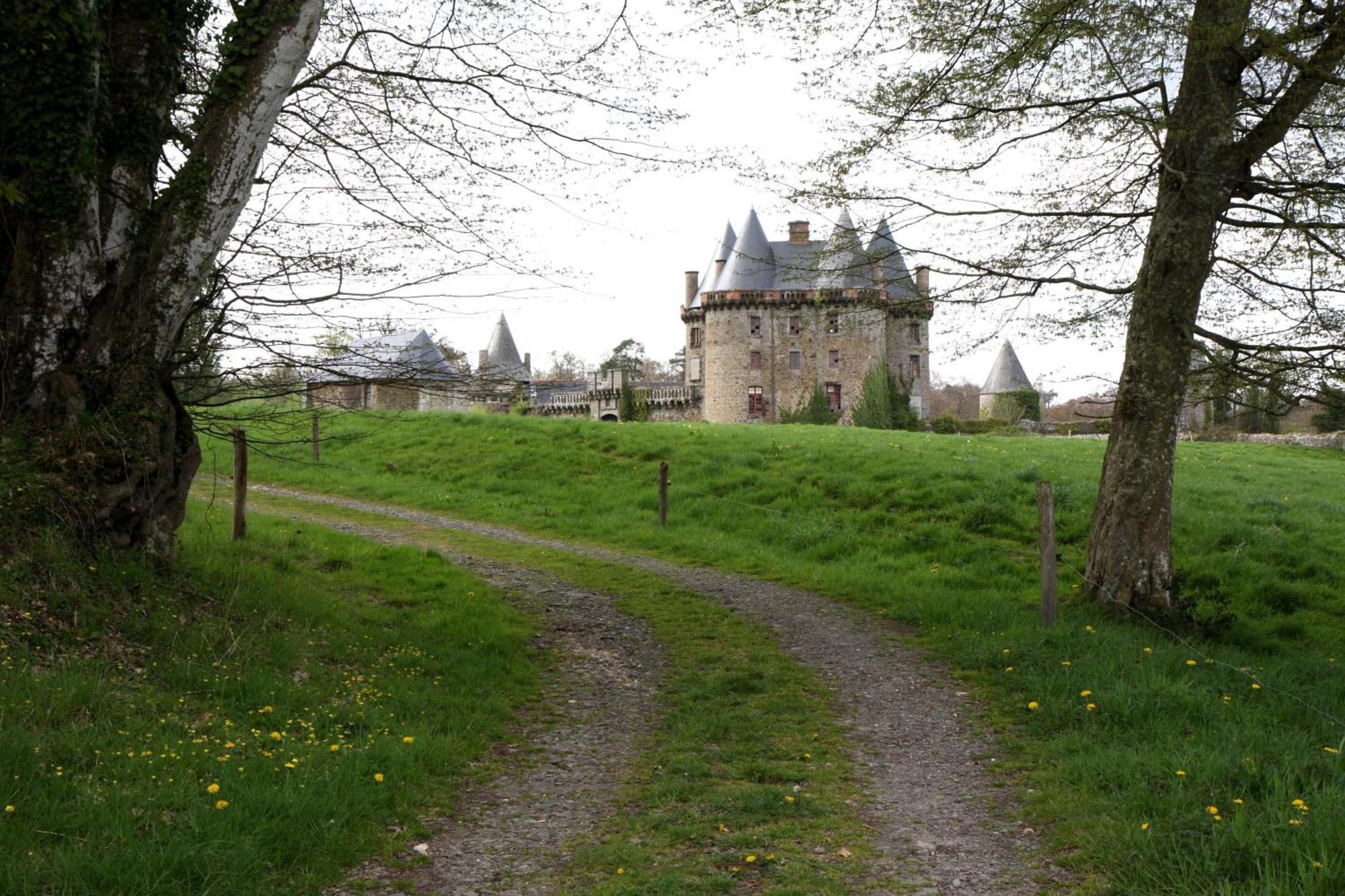 Hotel De La Gare Dol-de-Bretagne Exteriör bild