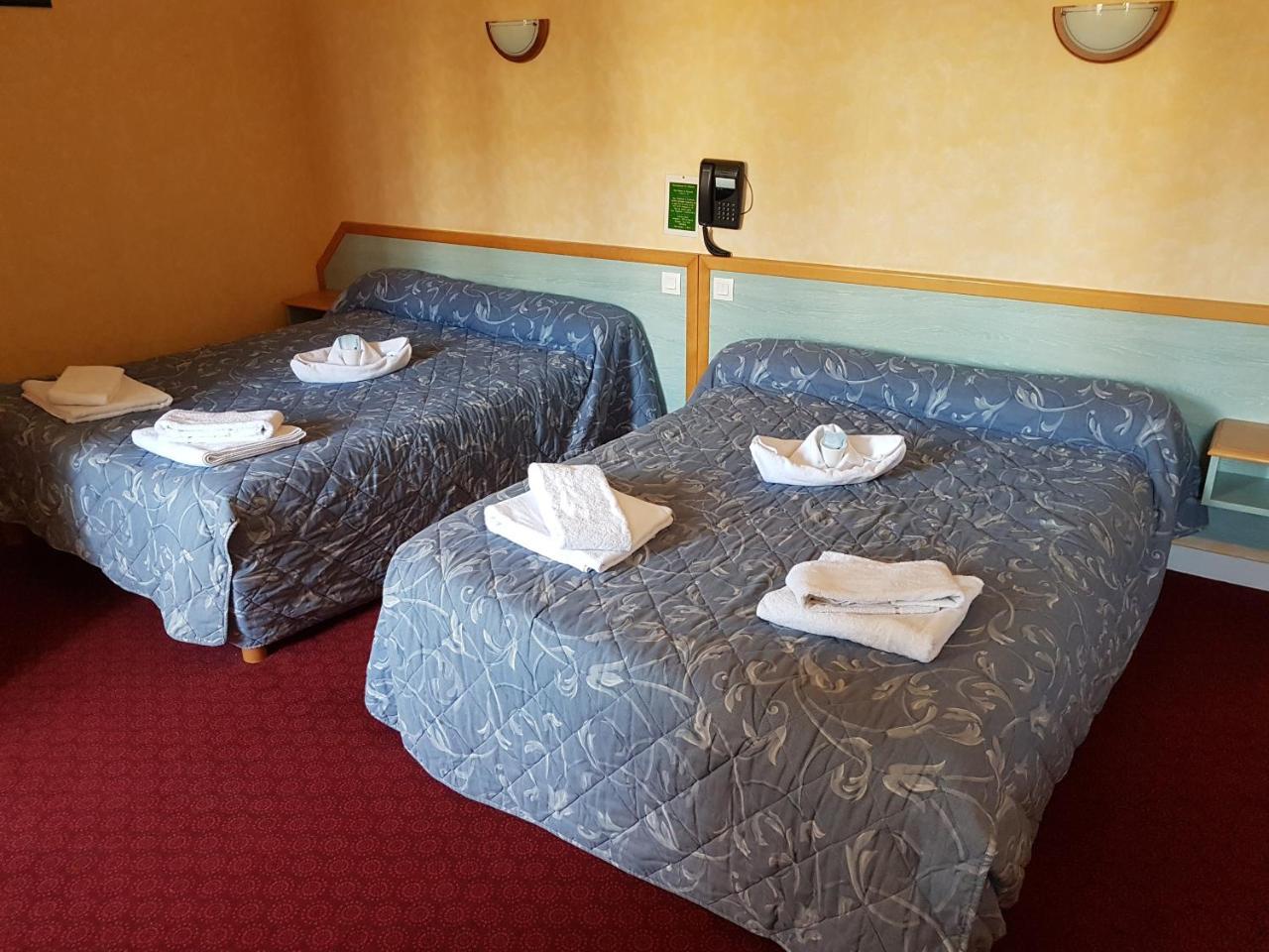 Hotel De La Gare Dol-de-Bretagne Exteriör bild