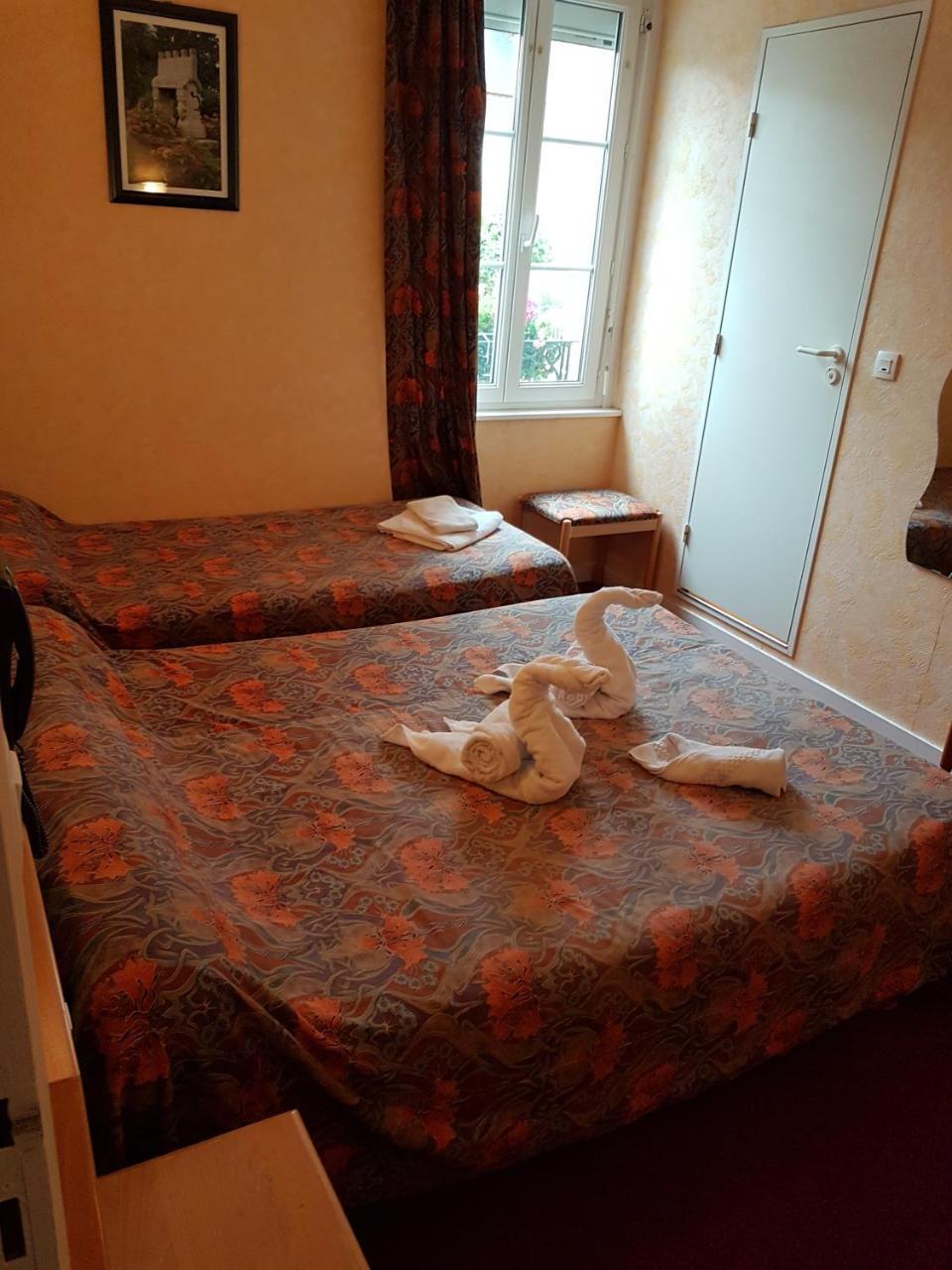 Hotel De La Gare Dol-de-Bretagne Exteriör bild